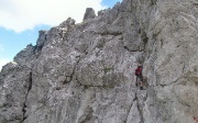 29 La ferrata prosegue a destra, comincia la parte più difficile...Da brivido..!!